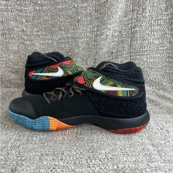 Nike Kyrie 2 BHM 2016 Basketball Shoes - Picture 2 of 4